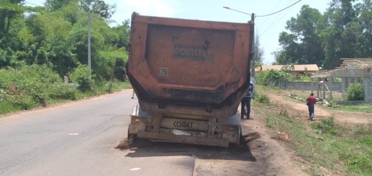 Risque d&rsquo;accident à l&rsquo;entrée de Duékoué : il faut dégager ce camion calciné