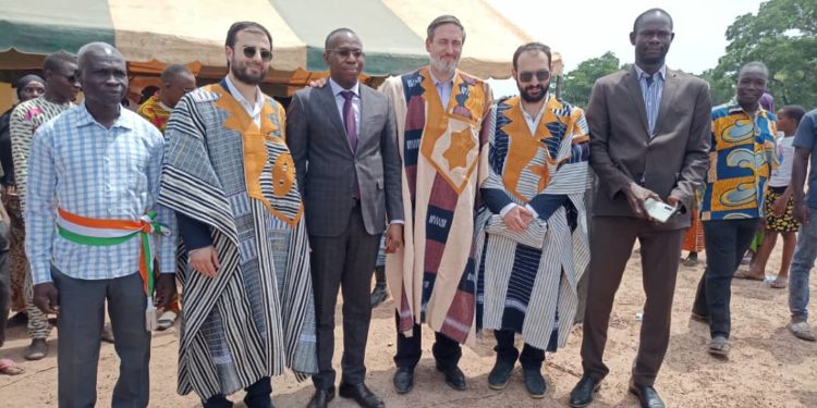 Côte d&rsquo;Ivoire : l&rsquo;ONG BA des satellites à Niellé pour visiter l&rsquo;école qu&rsquo;elle a offerte à la population