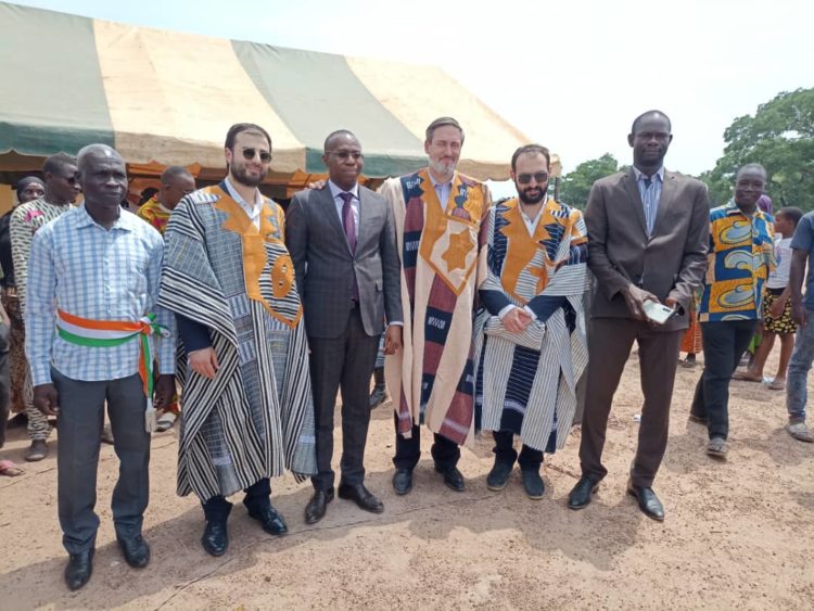 Côte d’Ivoire : l’ONG BA des satellites à Niellé pour visiter l’école qu’elle a offerte à la population