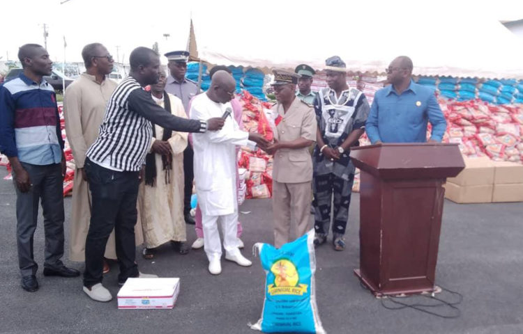 Tafiré : la Coordination des Cadres et Elus fait don d’une valeur de 35 millions aux fidèles musulmans et chrétiens.