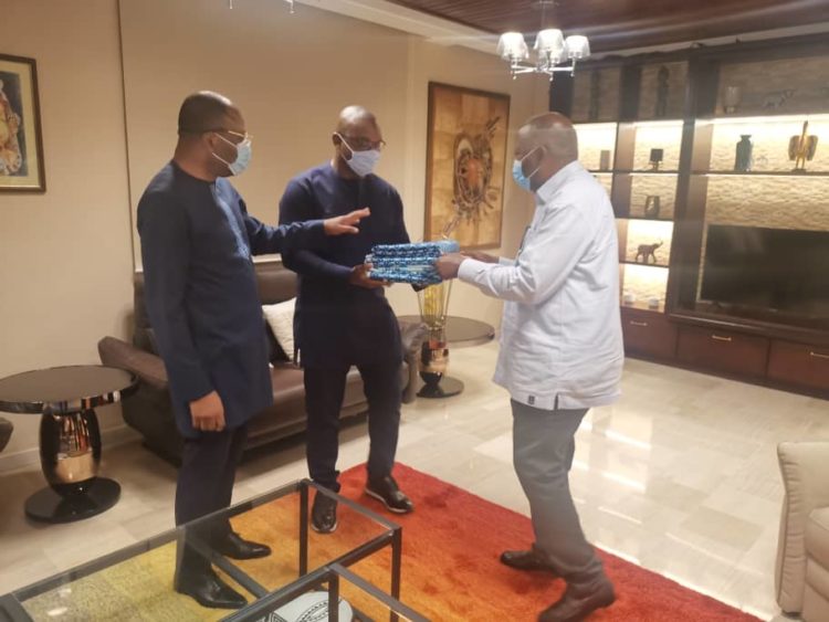 PPA-CI/Fête de la renaissance : le SG Damana Pickass présente le pagne