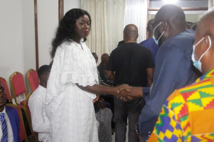 Décès de sa sœur aînée : Fleur Aké M&rsquo;Bo reçoit les condoléances du PPA-CI