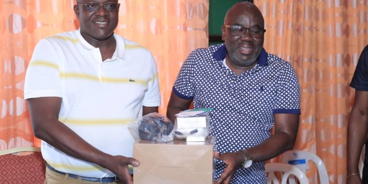 Équipement du PPA-CI : la Commission communication et organisation des manifestations reçoit du matériel