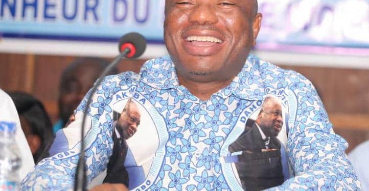 DAMANA PICKASS : « La Constitution ivoirienne permet à Laurent Gbagbo d’être candidat en 2025. Implantons donc sérieusement le Parti pour lui garantir une victoire éclatante. »