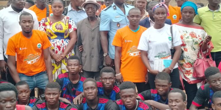 Bouaké : Bamba Fatoumata exhorte les jeunes du quartier Zone à collaborer avec la police