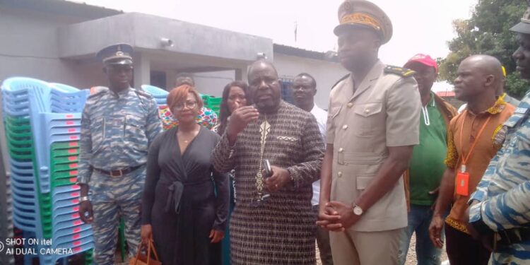 Bangolo/ Remise de dons aux producteurs : M. Yoro Célestin ( Conseil café cacao) exhorte les associations de femmes en coopérative au travail