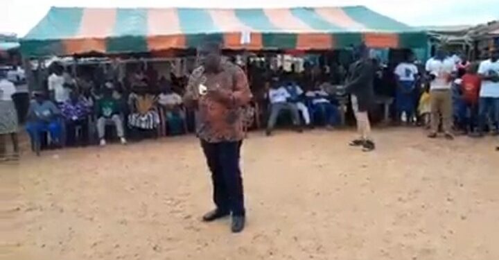 Ferro Bally n&rsquo;en croit pas ses oreilles et s&rsquo;indigne « IVRESSE DU MICRO  » !