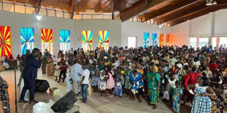 Alépé: Un concert du chantre Guy-Christ Israël offert aux fidèles chrétiens