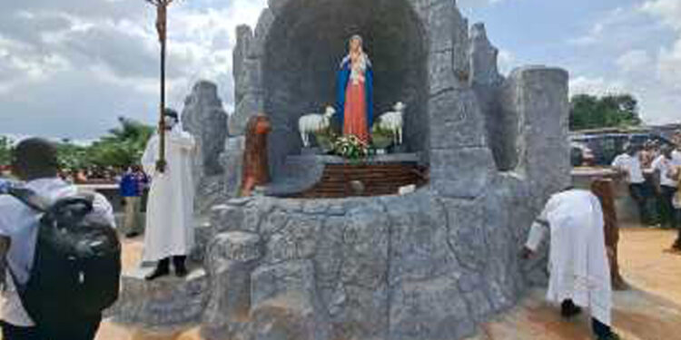 Alépé/La paroisse Christ-roi célèbre ses 25 ans et s’offre une grotte mariale