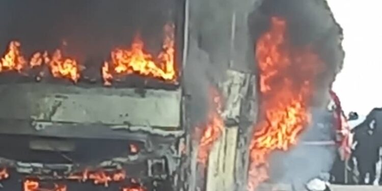 Visite de Gbagbo dans la Mé: les vandales du RHDP brûlent un car, blessent… le PPA-CI hausse le ton