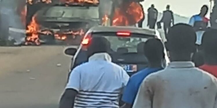 Visite de Gbagbo dans la Mé: les vandales du RHDP brûlent un car, blessent… le PPA-CI hausse le ton