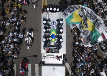 Brésil: dans sa ville de Santos, le Roi Pelé a rejoint sa dernière demeure