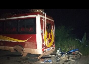 Alépé : une motocycliste finit sa course dans un véhicule en stationnement et meurt