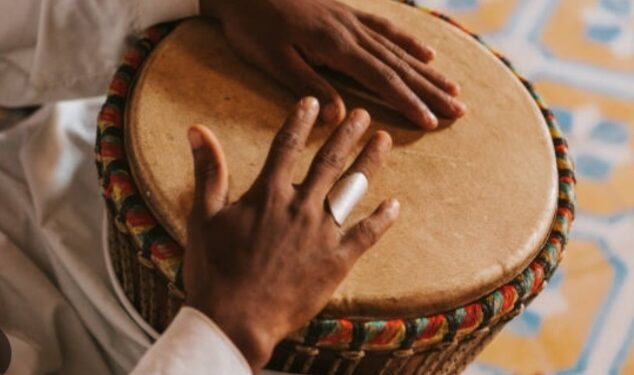 Afrique/Le pouvoir du Rythme : l&rsquo;importance du tambour, du tam-tam, des chants et des danses sur ma terre