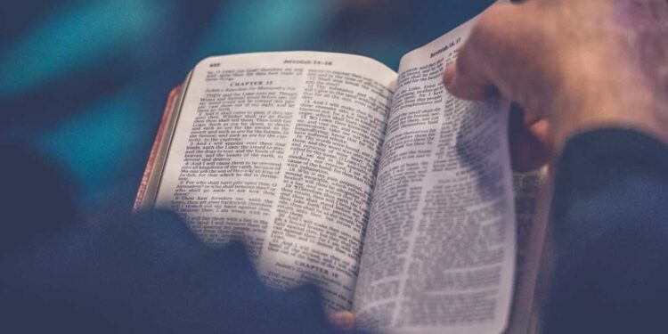 Dimanche de Dieu: Rendre la lecture de la Bible passionnante : Astuces pour éveiller votre intérêt
