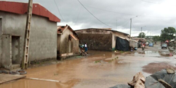 Côte d’Ivoire: Des habitants de Sikensi subissent les inondations causées par les fortes pluies