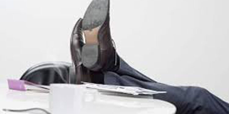 Le fléau de la paresse et de la fainéantise au travail : conséquences et solutions