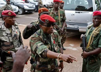 Le film de l&rsquo;évasion spectaculaire de Dadis Camara ou le Roman de Conakry :la sensation de voir un ancien chef d&rsquo;État en fuite