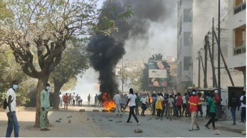 Sénégal : Tensions après les manifestations, Macky Sall défend sa décision