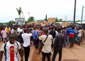 Alépé : Les habitants descendent dans la rue pour protester contre le manque récurrent d’eau