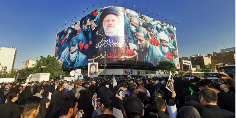 Adieu ému à Téhéran pour le président Raïssi