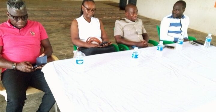 Alépé/ Rififi dans le village de Monga/Un pylône téléphonique planté dans la cour du chef : des habitants marquent leur désaccord