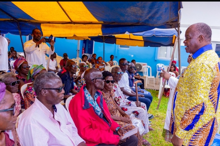 Grande campagne de chirurgie gratuite de 1000 cas de cataracte: Hubert Oulaye au chevet des patients