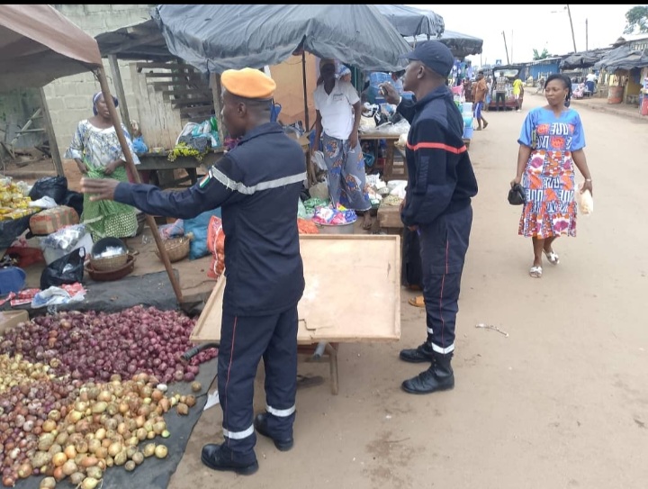 Alépé : Les pompiers civils sensibilisent les commerçants à la non occupation de la voie publique