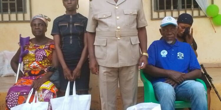 ALEPE: Le ministère de la Femme offre des vivres et non vivres à des familles vulnérables