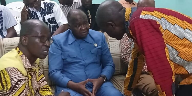 Deuil :Le ministre Hubert Oulaye présente les condoléances à la famille de Madame Gnalla Martine