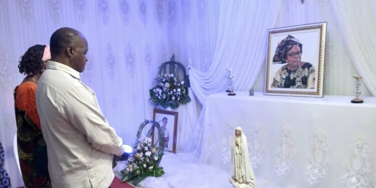 Deuil/Hommage à Gnalla Martine :le ministre Hubert Oulaye aux côtés de la famille