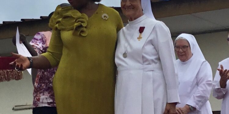 ALEPE: Sœur Docteur Lucie Maule décorée par le ministère de la santé