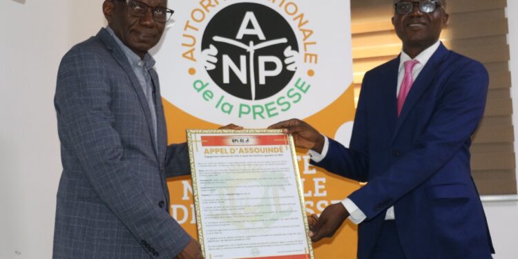 Côte d&rsquo;Ivoire : l&rsquo;UPLCI remet à l&rsquo;ANP sa charte d&rsquo;engagement pour des élections apaisées