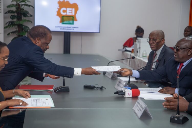 Présidentielle 2025 : Laurent Gbagbo dépose sa candidature à la CEI