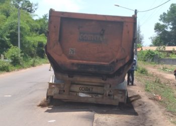 Risque d&rsquo;accident à l&rsquo;entrée de Duékoué : il faut dégager ce camion calciné
