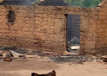 Côte d&rsquo;Ivoire : Des cases calcinées, des réfugiés et des arrestations à Fononkaha suite au meurtre d’un adolescent