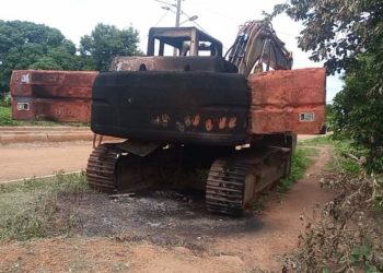 Diabo : Travaux de bitumage de la voirie: un engin incendié par des inconnus.