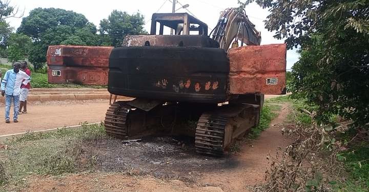 Diabo : Travaux de bitumage de la voirie: un engin incendié par des inconnus.