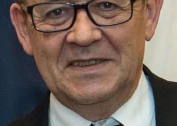 Affaire biens mal acquis : le ministre français Yves Le Drian convoqué par la justice malienne