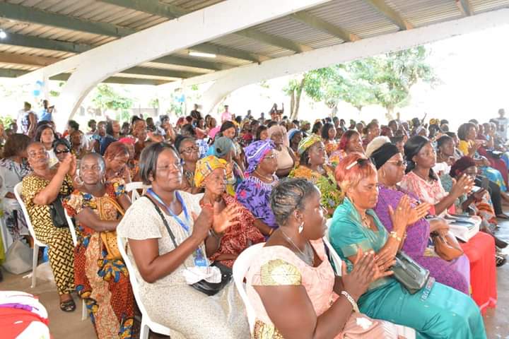 Côte d&rsquo;Ivoire : Koné Katinan honore 400 mamans de Port-Bouet