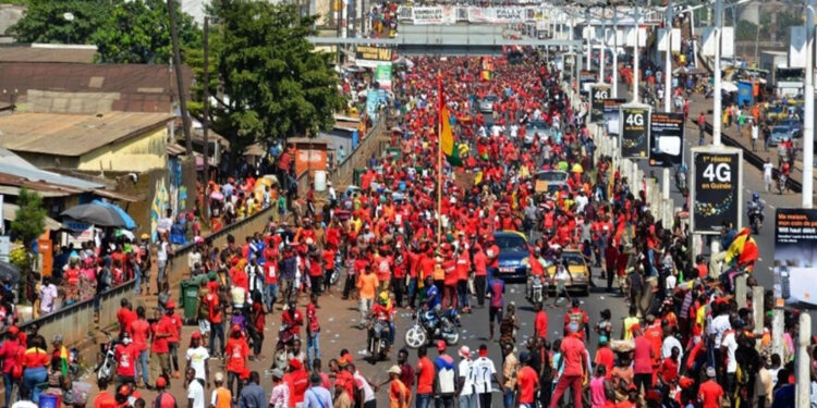 Guinée: le gouvernement annonce la dissolution du FNDC