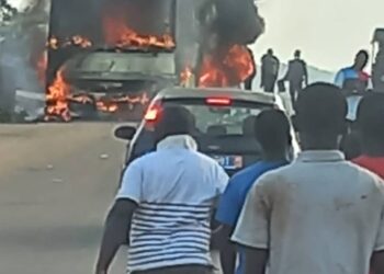 Visite de Gbagbo dans la Mé: les vandales du RHDP brûlent un car, blessent… le PPA-CI hausse le ton