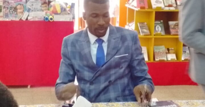 Bouaké/Dédicace :Boutchoué Gnangui Bogui Franck présente son oeuvre » Sur le chemin de ta destinée «