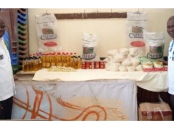 Côte d’Ivoire/ À l&rsquo;initiative du ministre Eric Kahe, première banque alimentaire à l&rsquo;église UEESO de Duékoué en soutien aux fidèles démunis