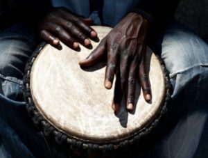 Afrique/Le pouvoir du Rythme : l'importance du tam-tam, des chants et