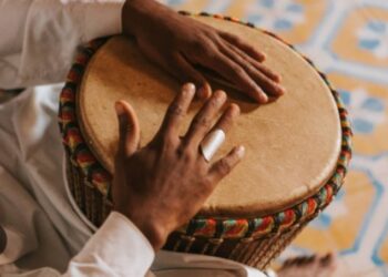 Afrique/Le pouvoir du Rythme : l&rsquo;importance du tambour, du tam-tam, des chants et des danses sur ma terre