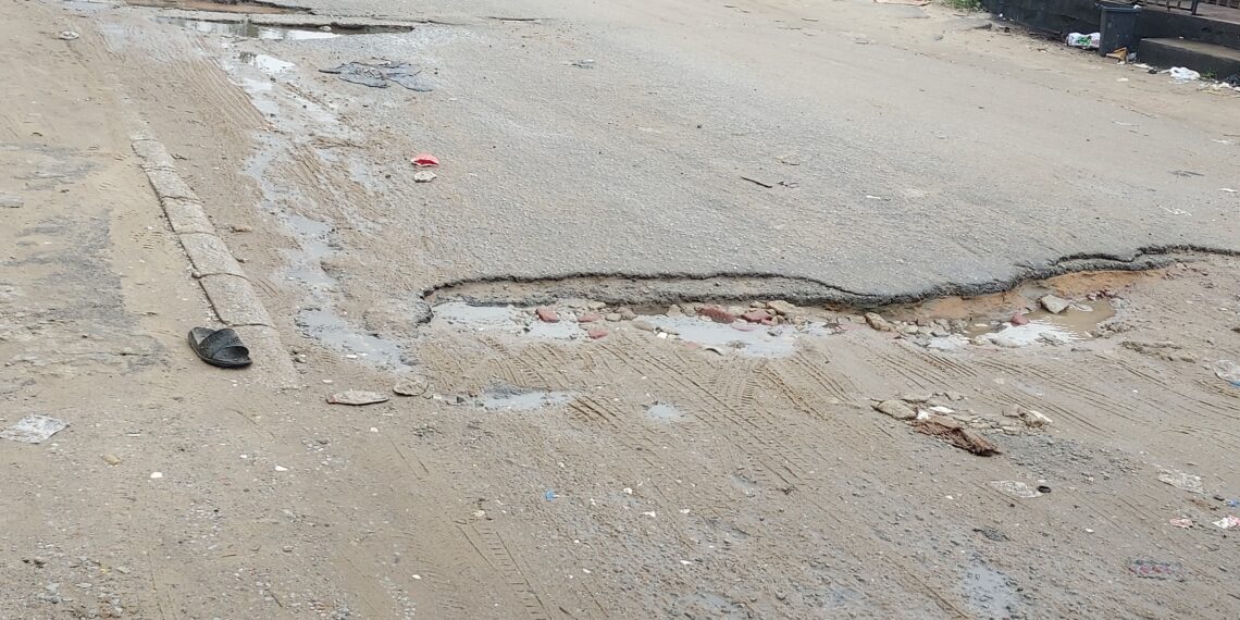 Les conséquences dévastatrices de la pluie à Abidjan : Un regard critique sur la vanité du goudron biodégradable
