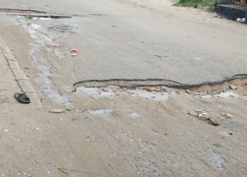 Les conséquences dévastatrices de la pluie à Abidjan : Un regard critique sur la vanité du goudron biodégradable