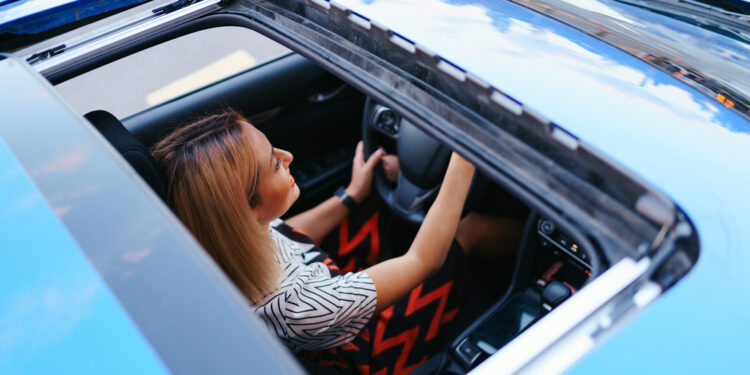 Sécurité routière/Dévoilement sous le soleil ivoirien : Décryptage des soucis courants des toits ouvrants de votre voiture