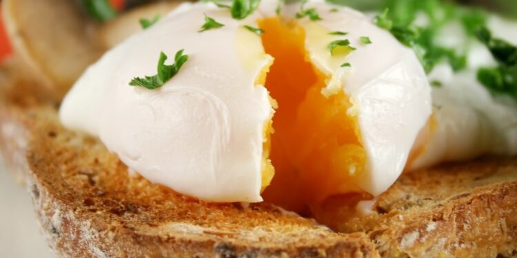 Découvrez les bienfaits des œufs et les différentes façons de les savourer en Côte d’Ivoire